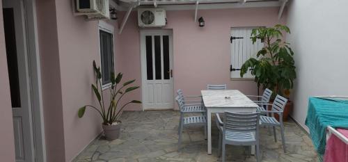 Mirtos Apartment | FOTA'S HOME