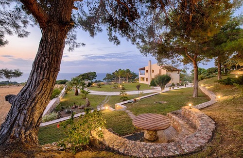 Asklipiio Villa | Four-Bedroom Private Family Villa with Pool, 400m from the Beach. Villa Russelia