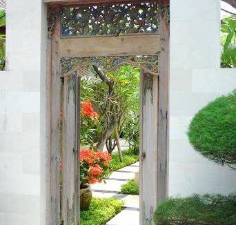 Lovina House | Frangipani Beach Hotel
