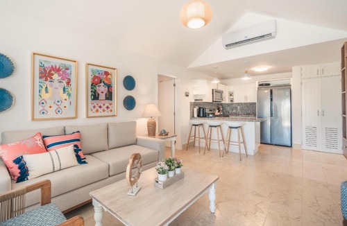 Los Maestros Villa | Fresh and chill villa at Green one w private pool