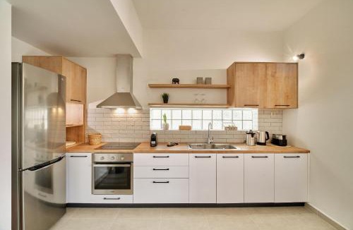 Vamvakopoulo Apartment | Friday Collection