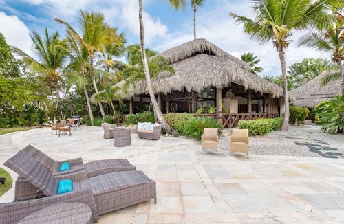 Punta Cana Villa | Front 5BR Golf Villa with Jacuzzi, Golf Cart, Pool, Chef, Maid & Beach Club