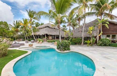 Punta Cana Villa | Front 5BR Golf Villa with Jacuzzi, Golf Cart, Pool, Chef, Maid & Beach Club