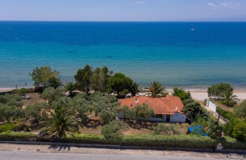 Megalos Prinos House | Front Beach House