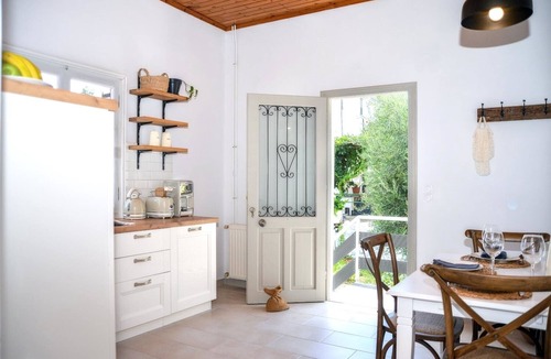 Gaios Apartment | Gaios Hill Studio - Studio Apartment, Sleeps 2