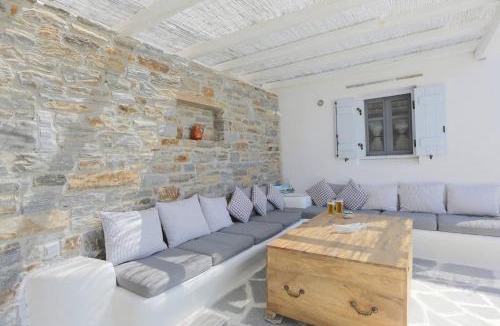 Kastraki House | Galani, Immaculate Home with Private Pool & Beach View in Kastraki, Naxos