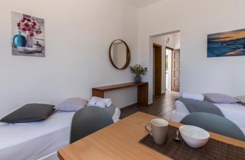 Milos Hotel | Galini