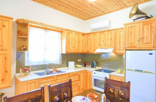 Petaleia House | Galini Vines House: Authentic Corfu village life. WiFi. A/C