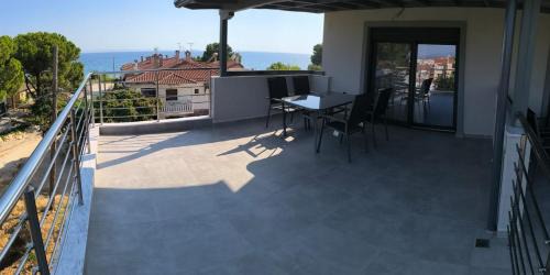 Nikita Apartment | Garden and Sea