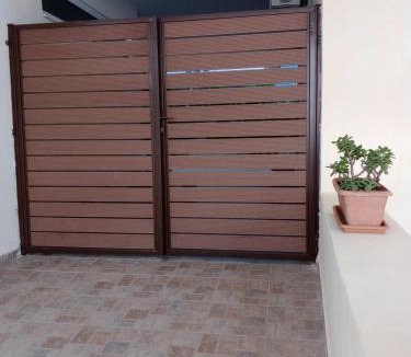 Keratsini-Drapetsona Apartment | Garden studio