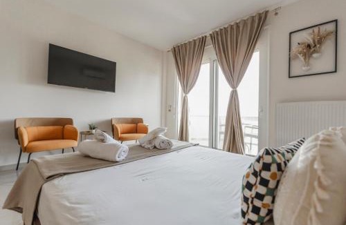 Eleftheroupolis Apartment | Garnet Studio Flats