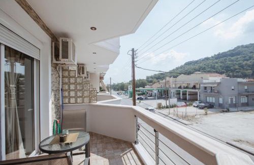 Eleftheroupolis Apartment | Garnet Studio Flats