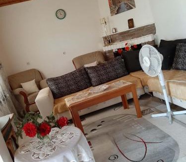 Lazarat Apartment | Garufalia