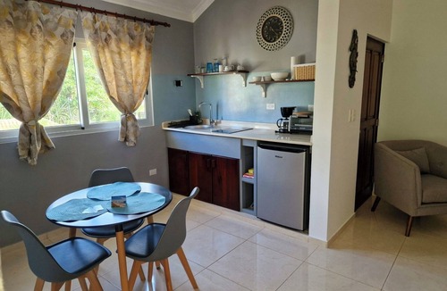 Cabarete Apartment | Gemütliches Studio mit Terrasse im Villa mit Pool 2 Minuten vom Strand