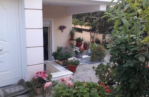 Oropos Apartment | George Geust House