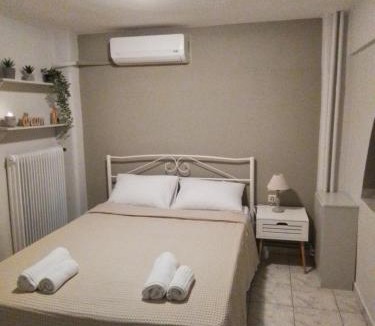 Larissa Apartment | George house