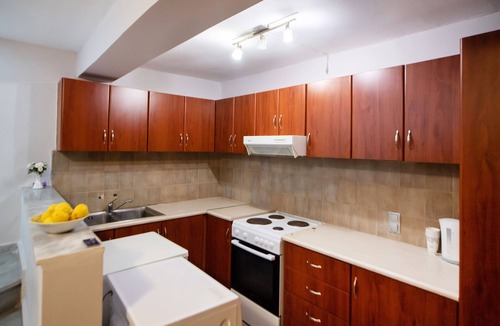 Kariotai House | George House