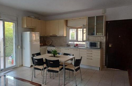 Paliouri House | George house