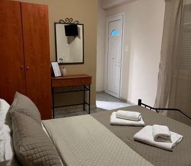 Aegina Town House | Giakas Rooms