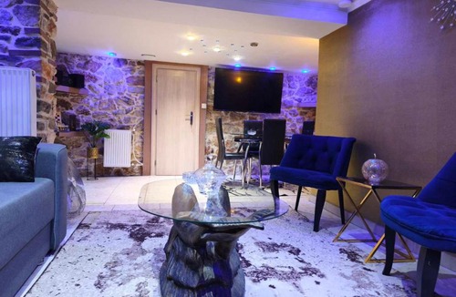Krinidhes Villa | Giorgos Suite - Jacuzzi Hideaway in Lydia, Kavala