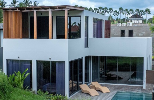 Pejeng Kawan Villa | Glass House 2BR Villa in Rice Filed, Ubud