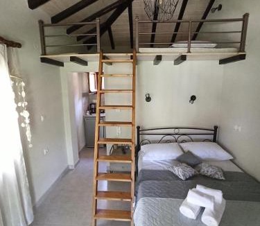 Kali Vrysi House | Glyfada Bay Studios