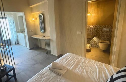 Fira Apartment | Golden Hour Hideaway - Santorini