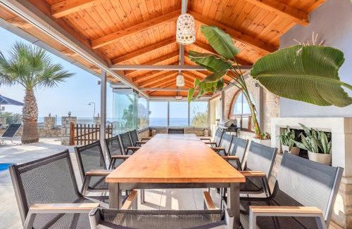 Sfakaki Villa | Golden Sand Beach Villa