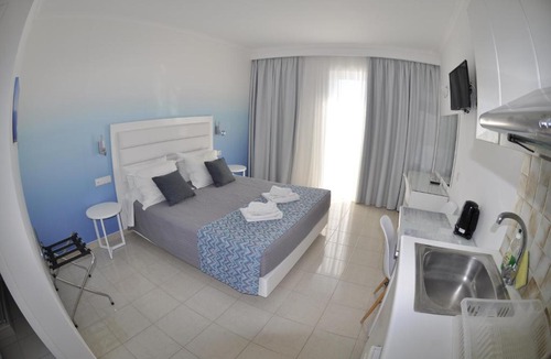 Vlicha Apartment | Golden View Studios