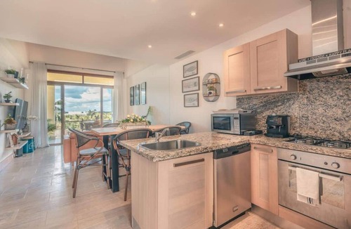 Los Altos Apartment | Golf-View Luxury Apartment w/Pool Access