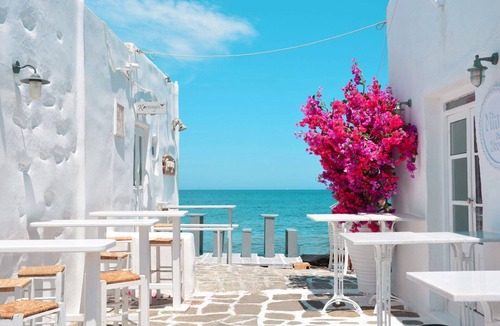 Santorini Villa | Gorgeous Santorini Villa | 3 Bedrooms | Villa Illumi | Spacious Terrace