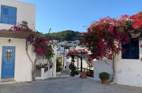 Santorini Villa | Gorgeous Santorini Villa | 3 Bedrooms | Villa Illumi | Spacious Terrace