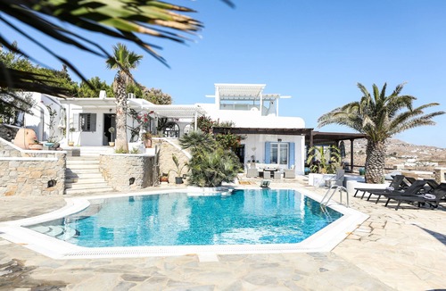 Psarou Villa | Grand Luxury Villa Ozar