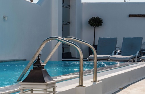 Fira Apartment | Grand Suite double, shared pool, near Fira