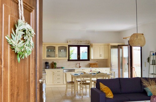 Gennadi House | Great vacation home, sea view, close to the beach and with plenty of space to relax