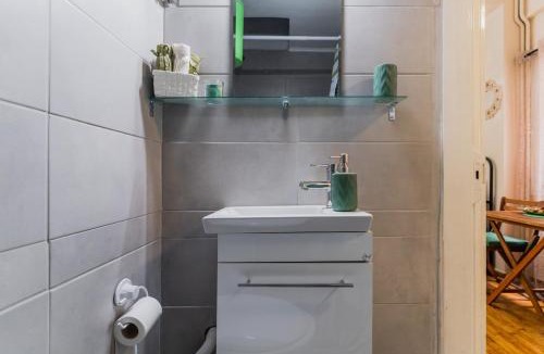 Pangrati Apartment | Green boho apartment