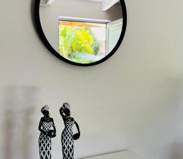 Marathopoli House | Green room