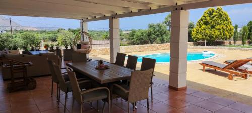 Sternes Villa | Grey Haven Luxury Villa