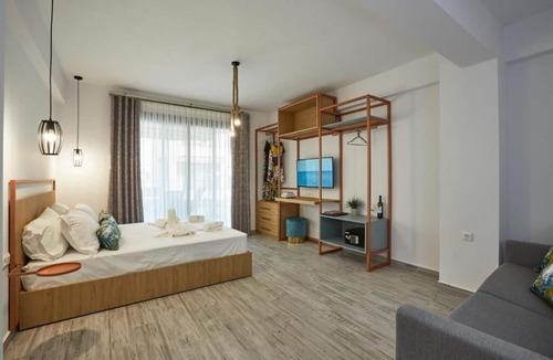 Paralia Dionysiou Hotel | GreyStone Suites
