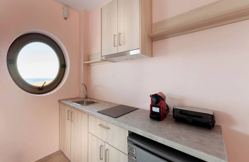 Trochalia Apartment | Ground floor beachfront studio/apartment