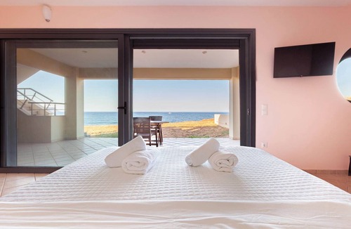 Trochalia Apartment | Ground floor beachfront studio/apartment
