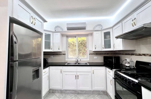 La Mulata Villa | Guest-friendly 5BD villa with basketball court and private pool