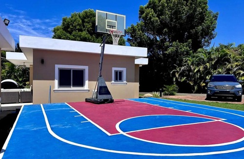 La Mulata Villa | Guest-friendly 5BD villa with basketball court and private pool
