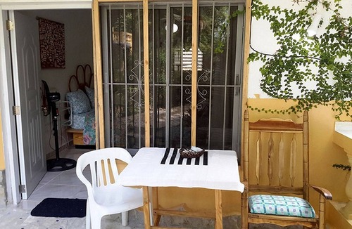 Los Charamicos Apartment | Guest-friendly ground-floor studio near Sosua beach