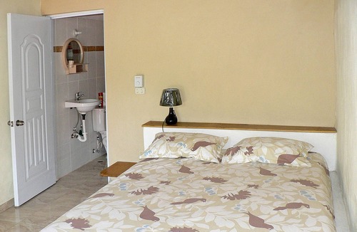 La Mulata Apartment | Guest-friendly hotel room with cable TV, Internet, fridge, restaurant