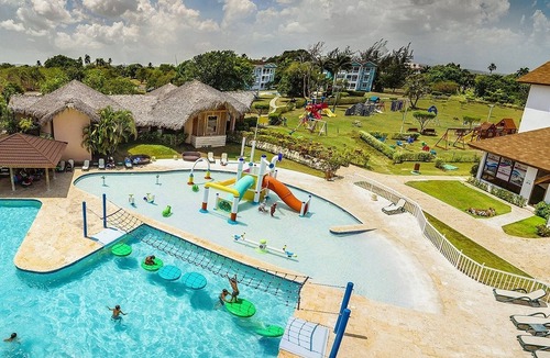 Playa Chiquita Villa | Guest-friendly villa on sandy beach, private pool & golf cart, gym/tennis!