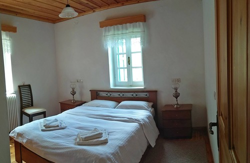 Mikro Papigko House | Guesthouse IRO