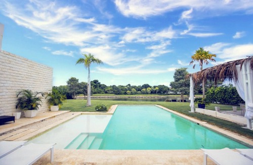 Punta Cana Villa | Hacienda 51: Serene lakefront & golf view villa w/staff & golf cart