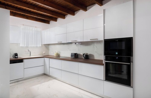 Stegna House | Hamilton Sea Front Villa