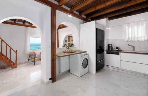 Stegna House | Hamilton Sea Front Villa